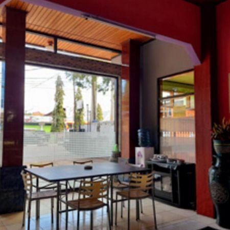 Hotel Rosichan Bau Bau Mitra Reddoorz Baubau Luaran gambar